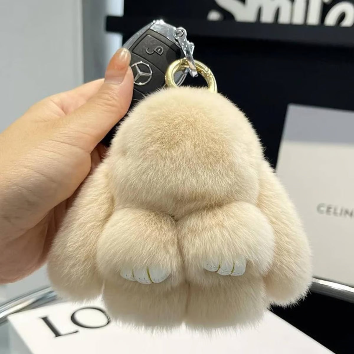 🔥 Handmade Soft Bunny Fur Ball Keychain – Cute & Stylish Must-Have!