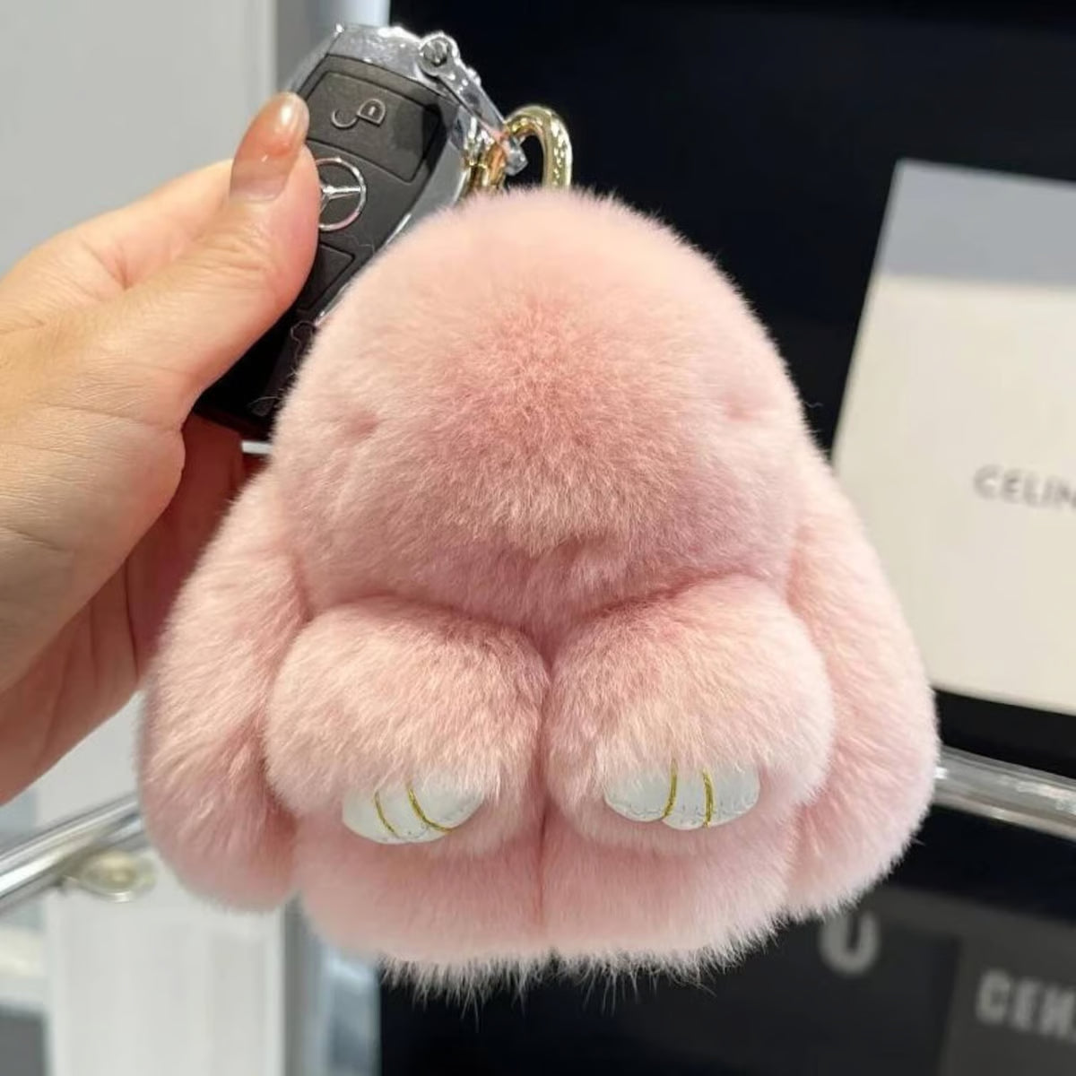 🔥 Handmade Soft Bunny Fur Ball Keychain – Cute & Stylish Must-Have!