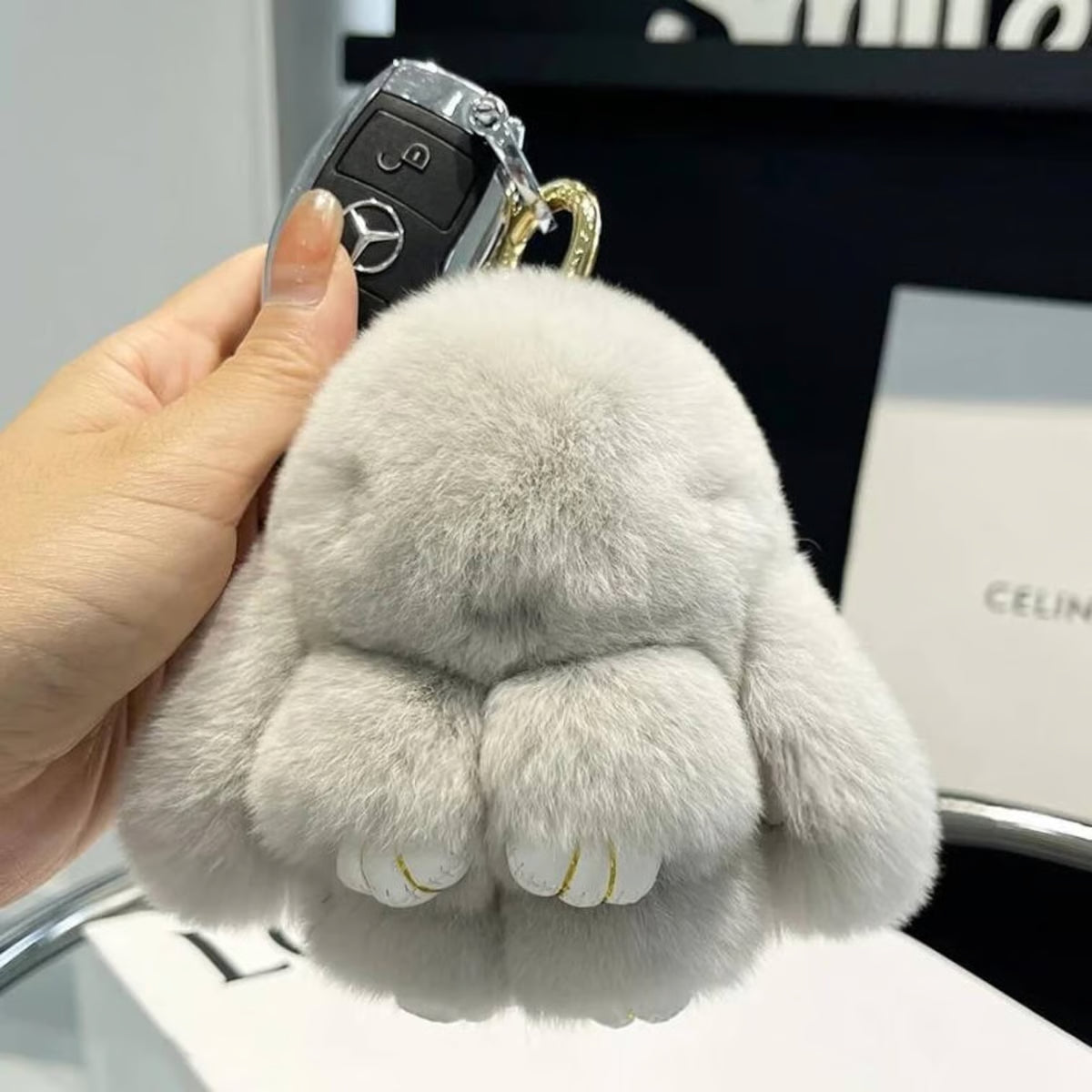 🔥 Handmade Soft Bunny Fur Ball Keychain – Cute & Stylish Must-Have!